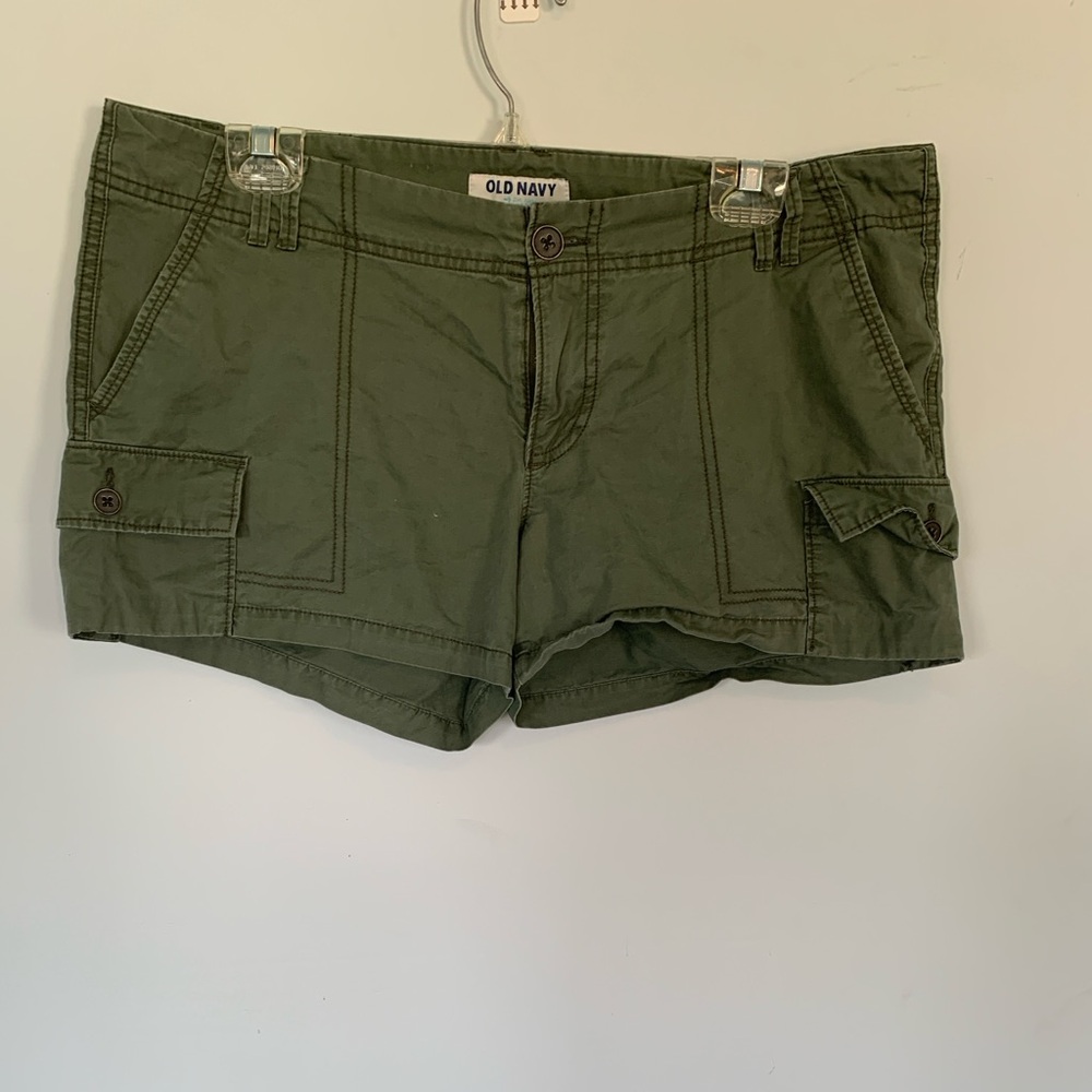 Old Navy olive short shorts 12